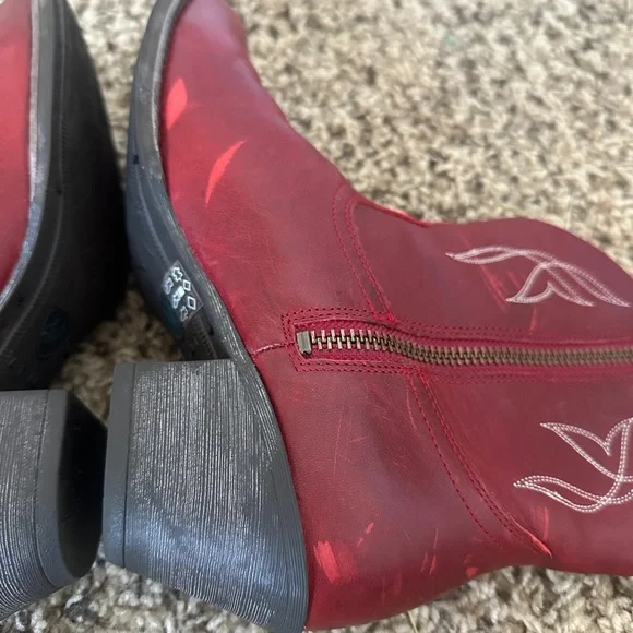 Red Western Ankle Boots - Picture 3 of 8